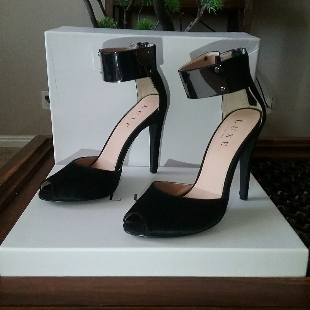 Ankle Wrap Open Toe Heel Shoes.